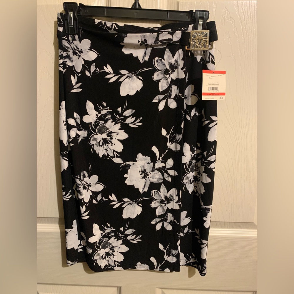 Anne Klein Black Multi Floral Skirt